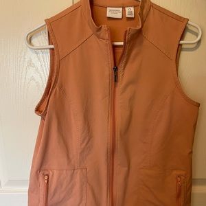 CHICOS Womens weekend vest size 0 (6/8 small) light peach.